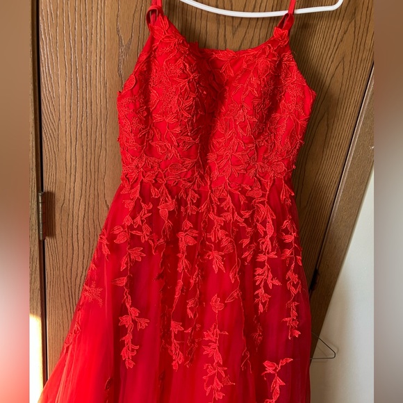 Elegant Red Lace A-Line Corset Back Adjustable Small Floor Length Prom Gown - Picture 3 of 9